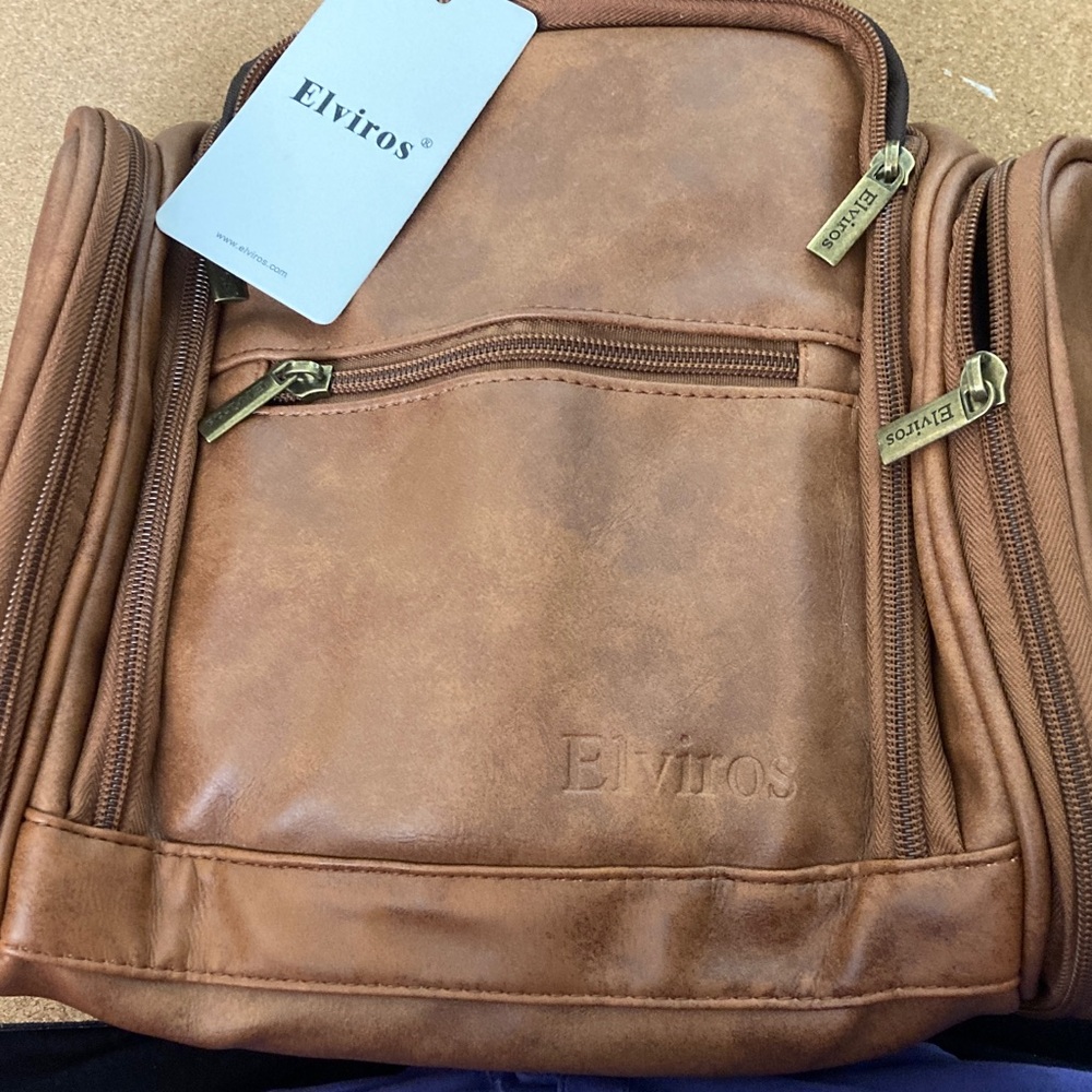 NWT Tan Leather Men's hanging Toiletry Bag multiple zippered pockets Elviros